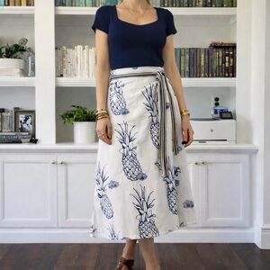 Vilagallo Tie Waist White and Navy Pineapple Print Midi Skirt – Size 42‎ (US 10)